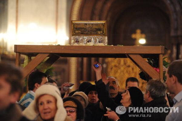 La reliquia sagrada Cinturón de la Virgen se expone en la catedral de Cristo Salvador de Moscú - Sputnik Mundo