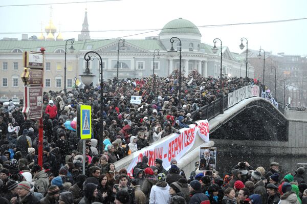 Protestas contra resultados de las legislativas en Moscú y San Petersburgo  - Sputnik Mundo