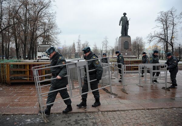 La Policía moscovita reforzó las medidas de seguridad en la plaza Bolótnaya de la capital rusa. - Sputnik Mundo