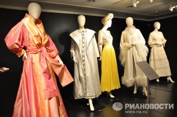 Vestidos y diamantes de Elizabeth Taylor se subastarán en Nueva York - Sputnik Mundo