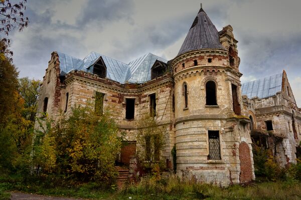 Palacio gótico en un rincón olvidado de Rusia - Sputnik Mundo