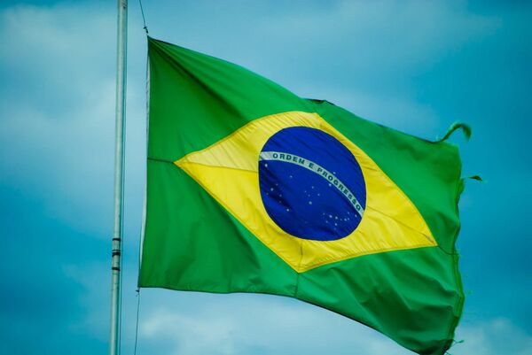 Brasil anuncia descubrimiento de yacimiento de petróleo de buena calidad en el Océano Atlántico - Sputnik Mundo