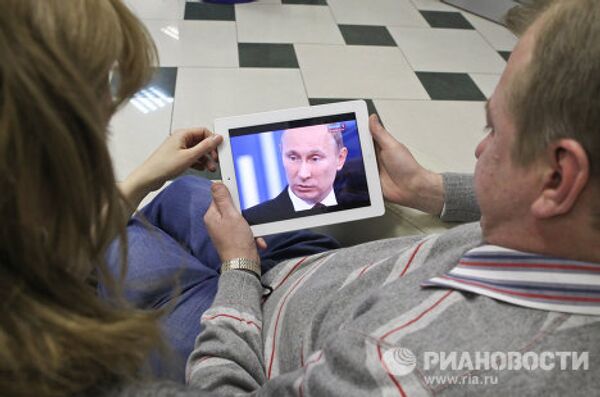 Putin responde en directo a preguntas de sus conciudadanos - Sputnik Mundo