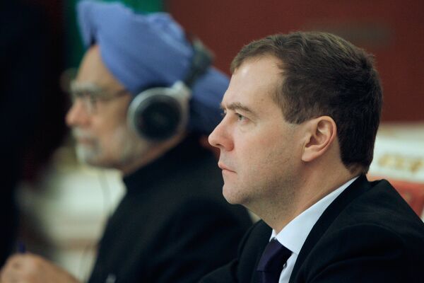 Presidente de Rusia, Dmitri Medvédev y primer ministro de la India, Manmohan Singh - Sputnik Mundo