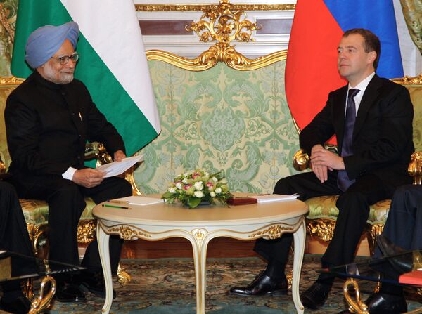 Primer ministro de la India, Manmohan Singh y presidente de Rusia, Dmitri Medvédev - Sputnik Mundo