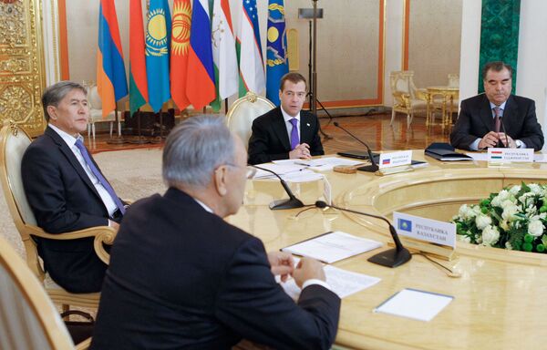 Dmitri Medvédev dice que la CEI es importante factor de estabilidad a día de hoy - Sputnik Mundo