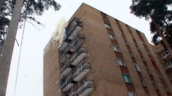 Bomberos realizan simulacro de incendio en la residencia estudiantil de la Universidad Lomonosov de Moscú - Sputnik Mundo