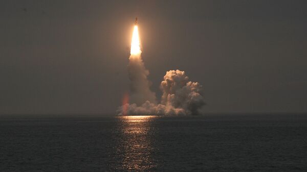 Rusia suspende las pruebas de dos submarinos estratégicos tras un fallo del misil Bulavá - Sputnik Mundo