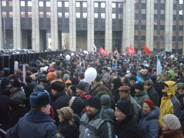 Miles de moscovitas protagonizan otra manifestación por elecciones limpias en Moscú - Sputnik Mundo