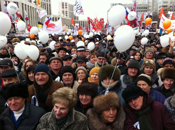 Aumentan a 28.000 los participantes en el mitin en el centro de Moscú - Sputnik Mundo