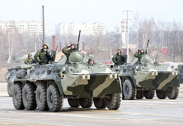 Bangladesh planea adquirir transportes blindados rusos BTR-80 - Sputnik Mundo
