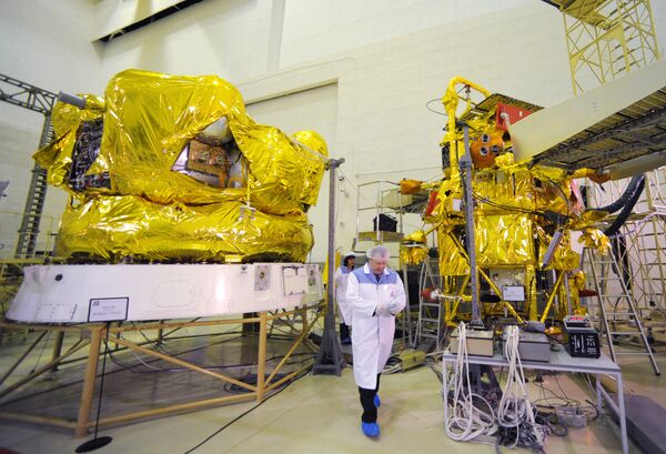 Rusia aplazará misiones a la Luna debido al fracaso de la sonda Fobos-Grunt - Sputnik Mundo