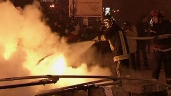 Policía dispersa con gases a manifestantes en Bucarest - Sputnik Mundo