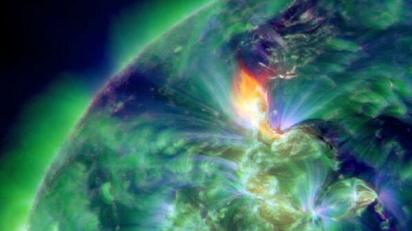 La erupción solar del 19 de enero “vista” por la sonda SDO - Sputnik Mundo