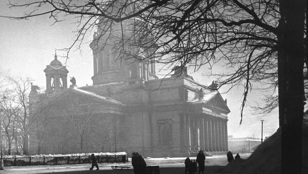 Leningrado en 1943. La Catedral de San Isaac - Sputnik Mundo