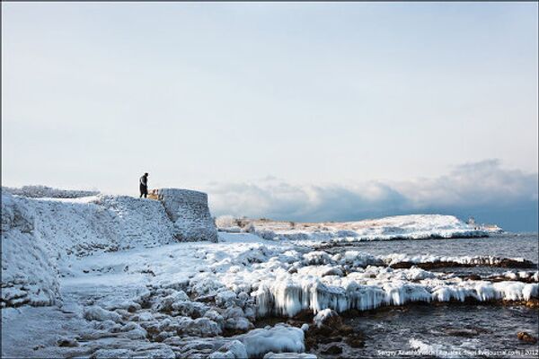 La nieve cubre las ruinas de Quersoneso Táurico, antigua colonia griega en Crimea - Sputnik Mundo
