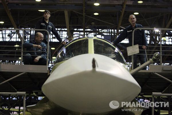 Planta donde se construyen los cazabombarderos Su-34 - Sputnik Mundo