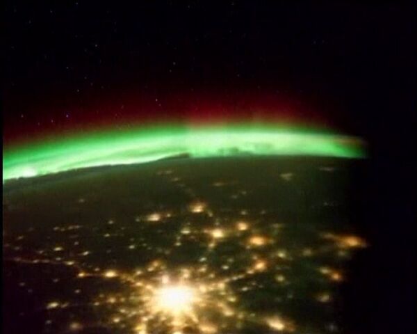 Imágenes espectaculares de aurora boreal captadas desde la ISS    - Sputnik Mundo