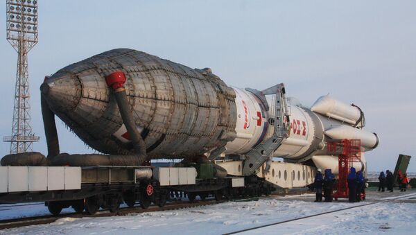 El cohete Proton-M despega desde Baikonur con el satélite Yamal-402 a bordo - Sputnik Mundo
