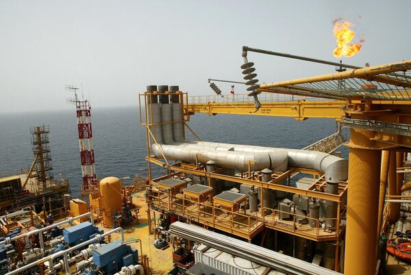 Irán planea invertir unos $30.000 millones en la rama de hidrocarburos en 2012 - Sputnik Mundo