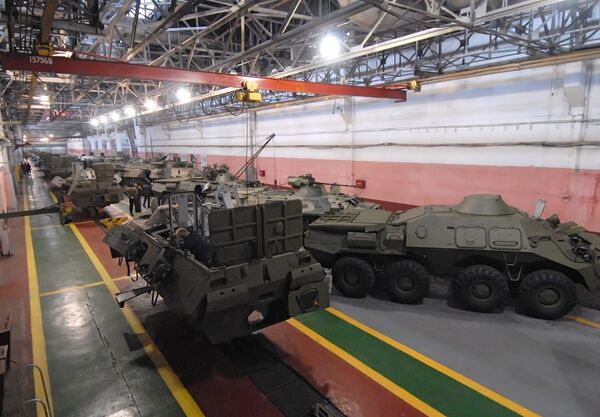Ejército ruso recibirá en 2013 primeros transportes blindados Bumerang - Sputnik Mundo