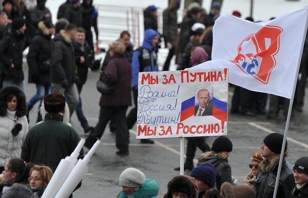 “Nuestro voto para Putin” es tónica de pancartas en marcha de miles de manifestantes en Moscú - Sputnik Mundo