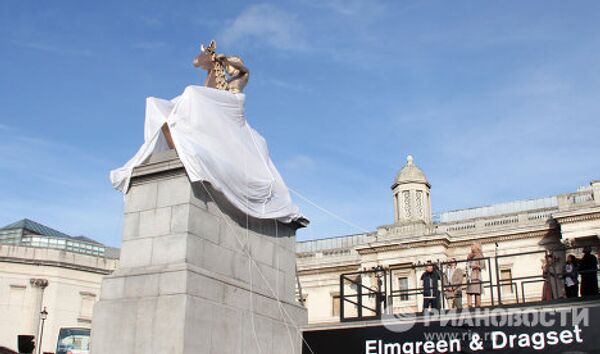 La plaza londinense de Trafalgar luce una nueva escultura - Sputnik Mundo
