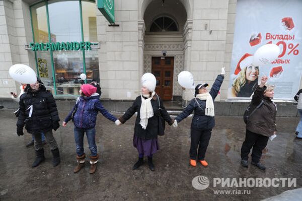 Opositores forman su “Gran Círculo Blanco” en Moscú - Sputnik Mundo
