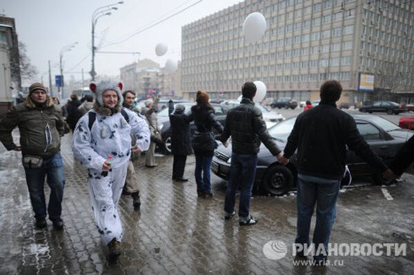 Opositores forman su “Gran Círculo Blanco” en Moscú - Sputnik Mundo