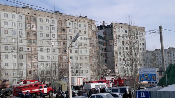 Doce heridos por derrumbe parcial de un edificio de nueve pisos en el sur de Rusia - Sputnik Mundo