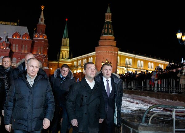 Putin proclama victoria limpia ante decenas de miles de seguidores en Moscú - Sputnik Mundo