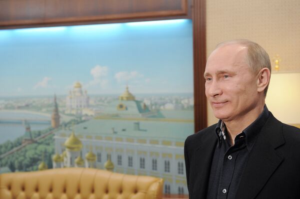 Putin logra el 64,75% con tres cuartos de los votos escrutados, informa la autoridad electoral - Sputnik Mundo