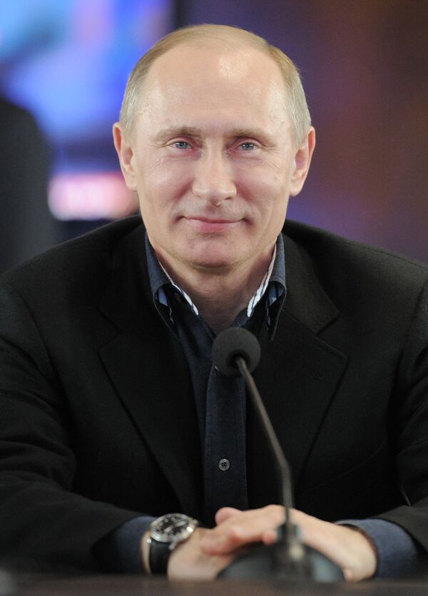 Putin reúne el 63,6% de los votos después del cómputo del 99,99% de las actas electorales - Sputnik Mundo