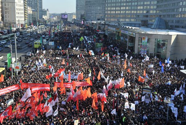 Ascienden a 10 mil los participantes del mitin de la oposición en Moscú, según policía urbana - Sputnik Mundo