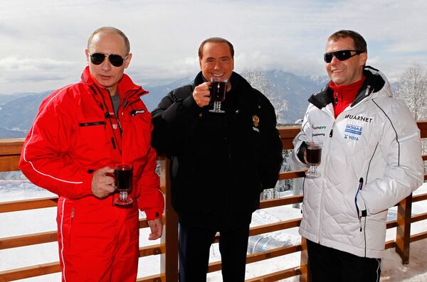 Medvédev, Putin y Berlusconi visitan la estación de esquí Krasnaya Poliana - Sputnik Mundo
