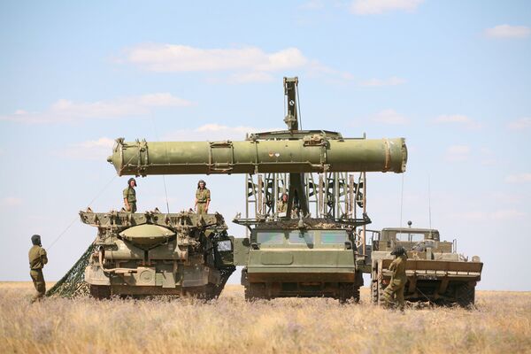 Rusia traspasa a Venezuela dos baterías de misiles antiaéreos S-300VM - Sputnik Mundo