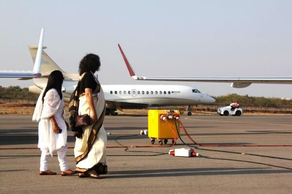 Empresas de 18 países exhiben sus equipos aeronáuticos en la feria India Aviation 2012 - Sputnik Mundo