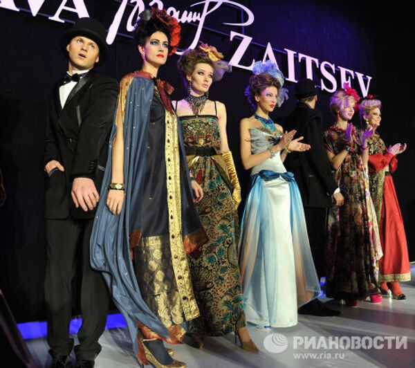 Colección “Asociaciones” de Viacheslav Záitsev en la Semana de Moda de Moscú - Sputnik Mundo