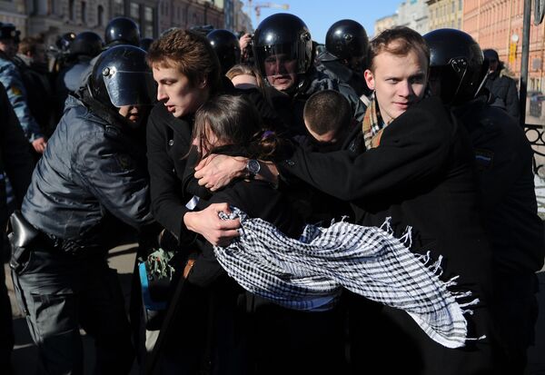 Protestas de la oposición culminan con unos 40 detenidos en Moscú y San Petersburgo - Sputnik Mundo