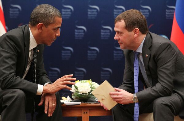  Barack Obama y Dmitri Medvédev - Sputnik Mundo