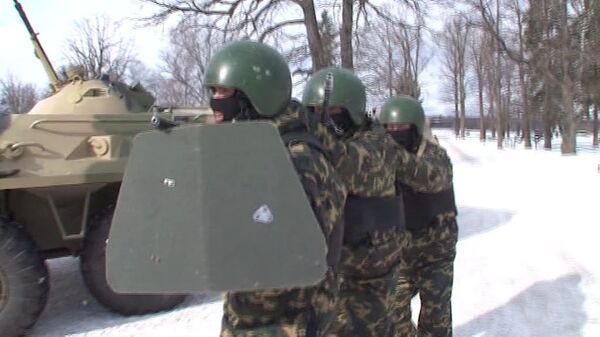 Fuerzas especiales de Rusia toman por asalto un edificio con rehenes - Sputnik Mundo