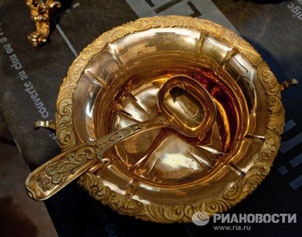 Tesoro hallado durante obras de restauración en una mansión de San Petersburgo - Sputnik Mundo