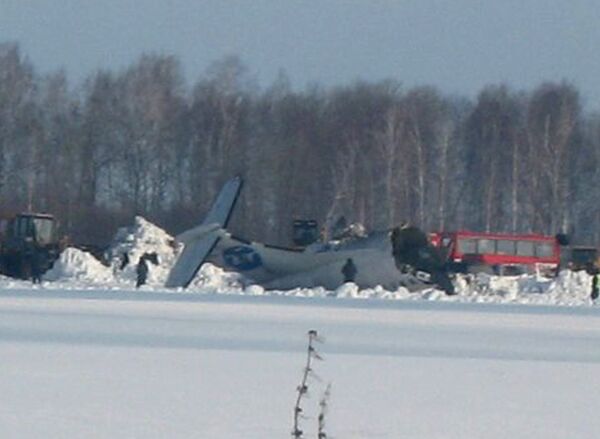 Al menos 30 muertos al estrellarse un avión de pasajeros en Siberia - Sputnik Mundo