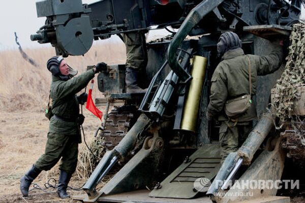 Ejercicios de artillería en la Región Militar Oriental de Rusia  - Sputnik Mundo