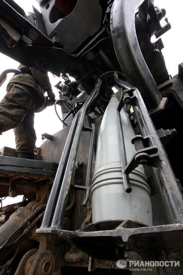 Ejercicios de artillería en la Región Militar Oriental de Rusia  - Sputnik Mundo