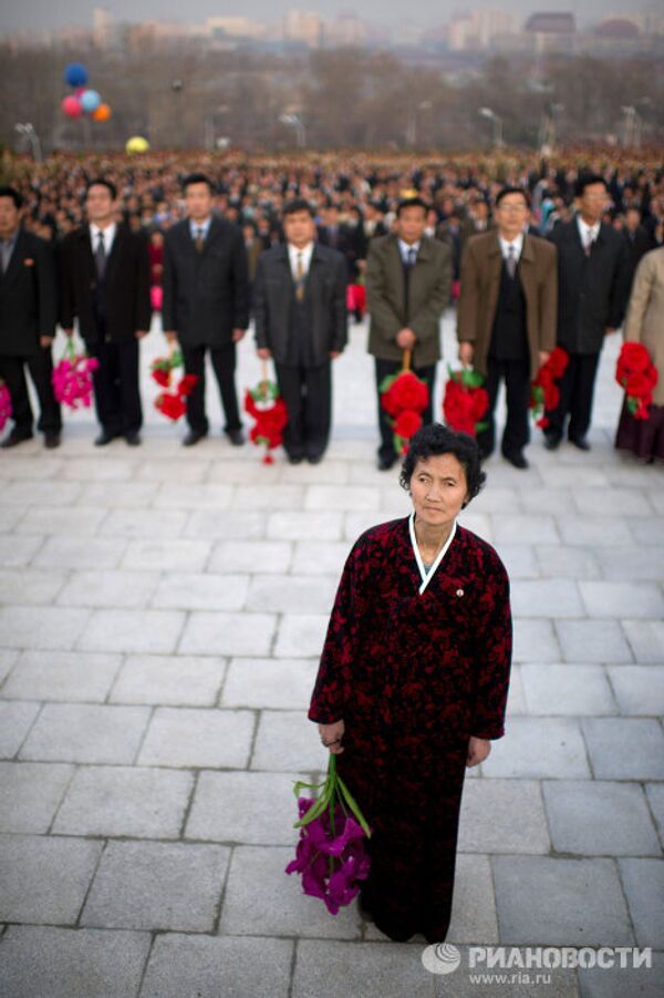 Júbilo en Pyongyang con motivo de inauguración de monumento a Kim Jong-il - Sputnik Mundo