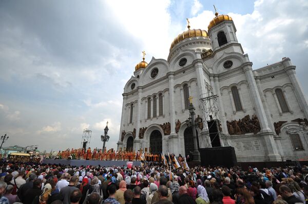 Decenas de miles de creyentes participaron en oración multitudinaria en Moscú para defender a la Iglesia Ortodoxa Rusa - Sputnik Mundo