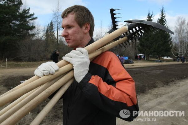 Jornada de trabajo voluntario en ciudades de Rusia - Sputnik Mundo