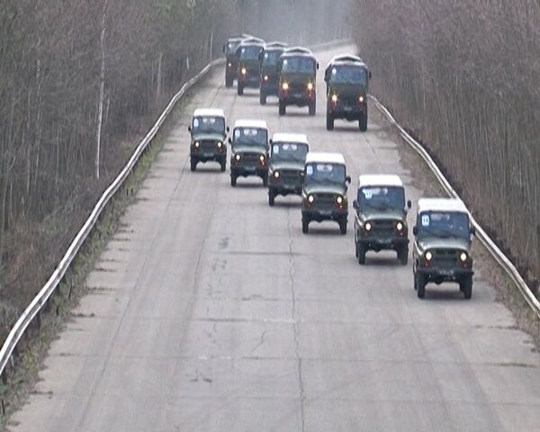 Conductores militares realizan cursos de conducción extrema en camiones Kamaz - Sputnik Mundo