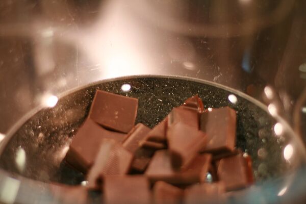 Chocolate negro disminuye el riesgo de enfermedades cardiovasculares - Sputnik Mundo